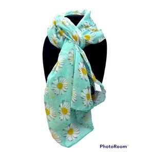 Sea foam Daisy scarf